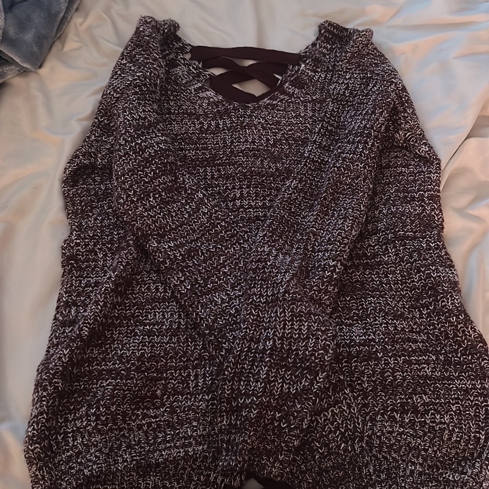 maroon and white sweater